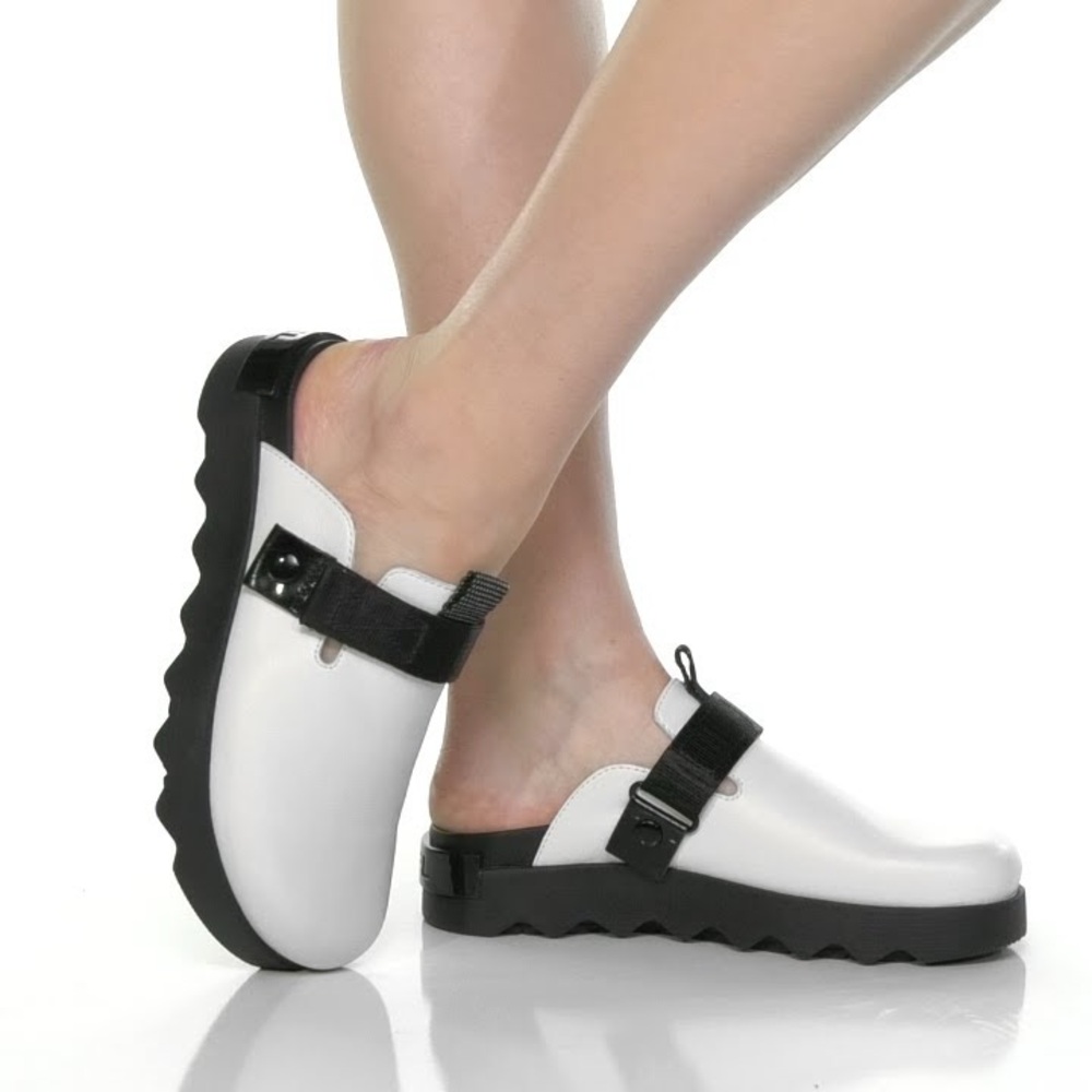 Sorel Women's vibe Clog - White and Black